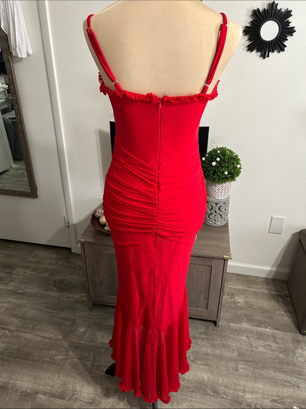 ❤️ Red High-Low Ruffle Dress with Spaghetti Straps - Picture 4 of 8